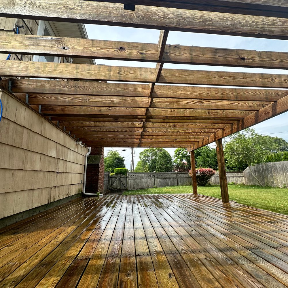 The same pergola and deck after cleaning